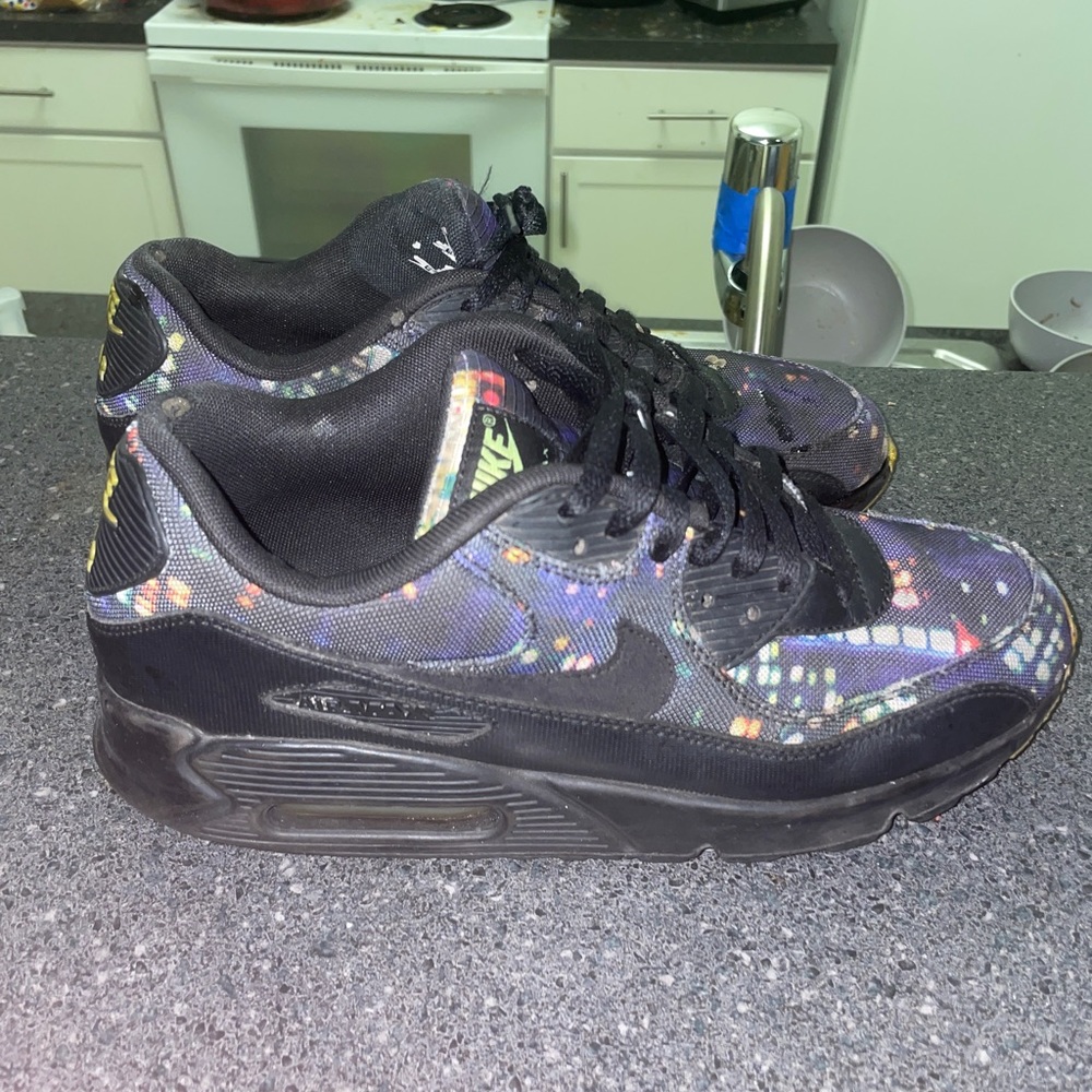 Nike Air Max 90 Cosmos size 10